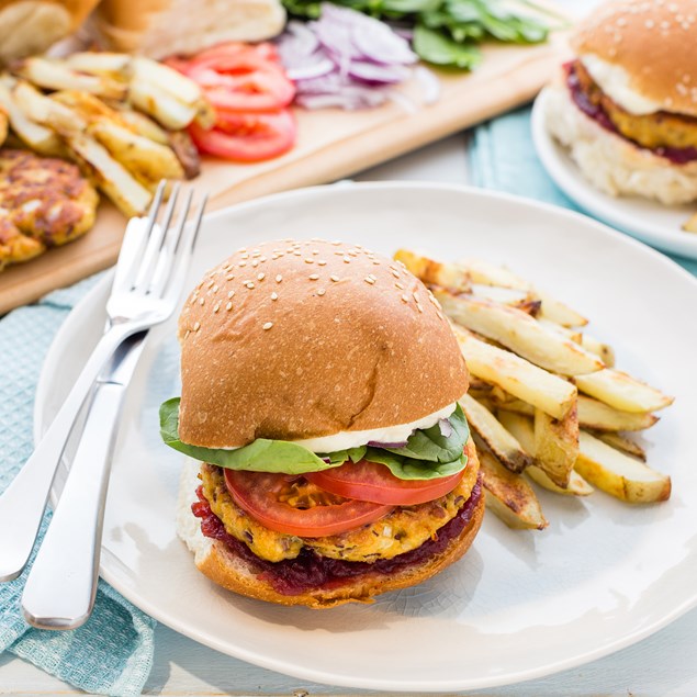 Turkey Burgers with Cranberry Sauce and Chips