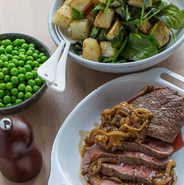 Roast Beef Sirloin with Roasted Potatoes, Spinach and Onion Gravy