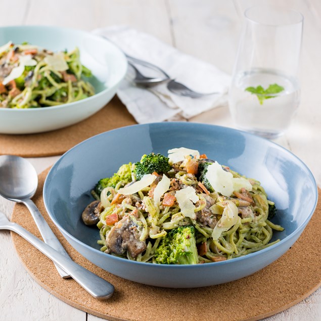 Spinach Spaghetti with Bacon and Broccoli