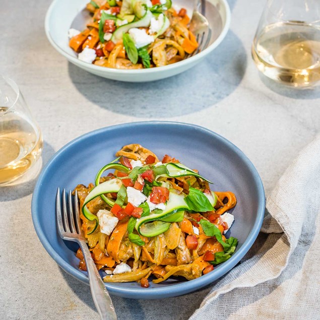 Pulled Chicken and Sundried Tomato Pasta with Courgette Salad