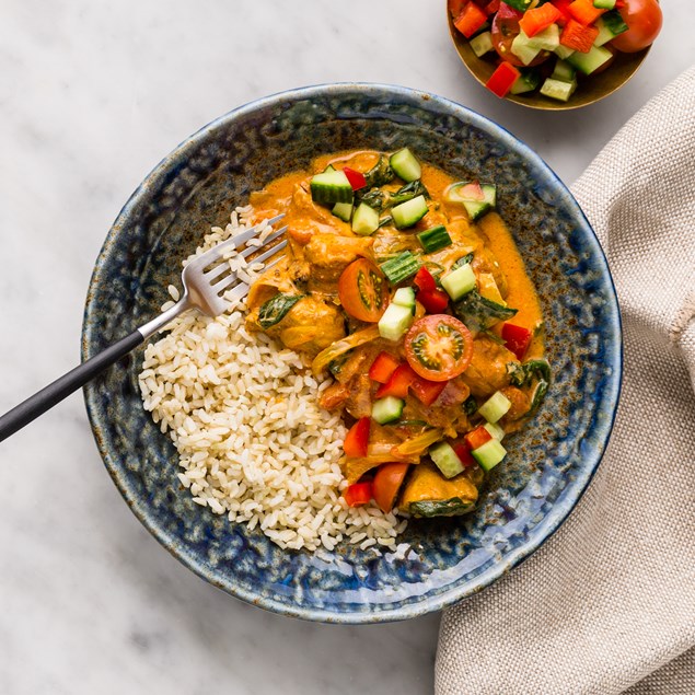 Creamy Chicken & Spinach Curry with Kachumber