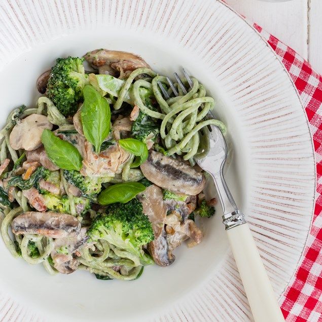 Spinach Spaghetti with Bacon and Broccoli