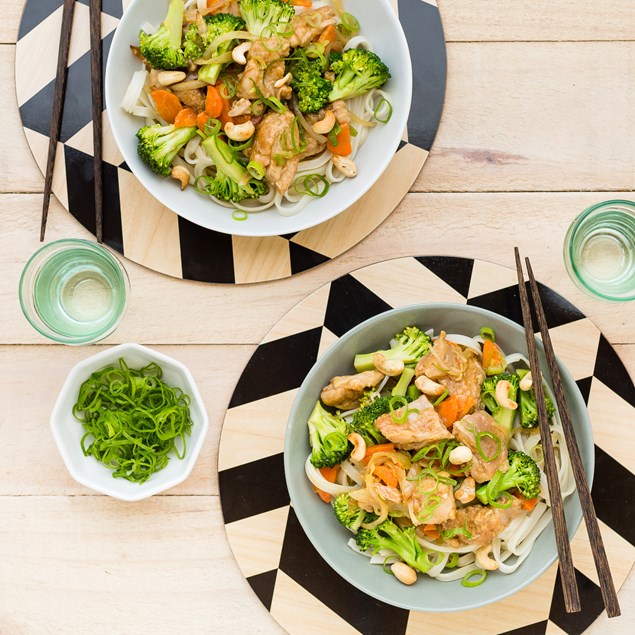 Chicken Stir-Fry with Cashew Nuts and Rice Noodles