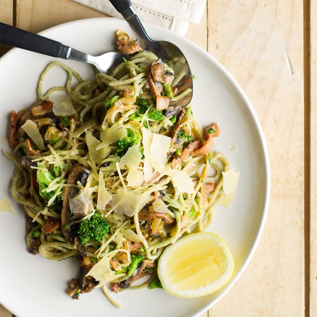 Spinach Spaghetti with Bacon and Broccoli