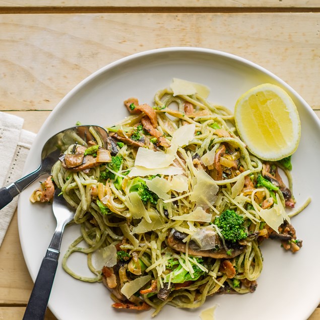 Spinach Spaghetti with Bacon and Broccoli